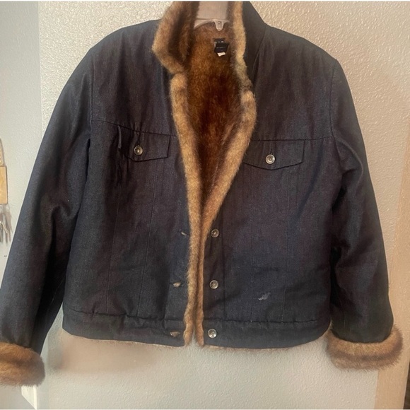 Black denim jacket with faux fur 20 inch chest to chest 24 inch shoulder down - Picture 5 of 5